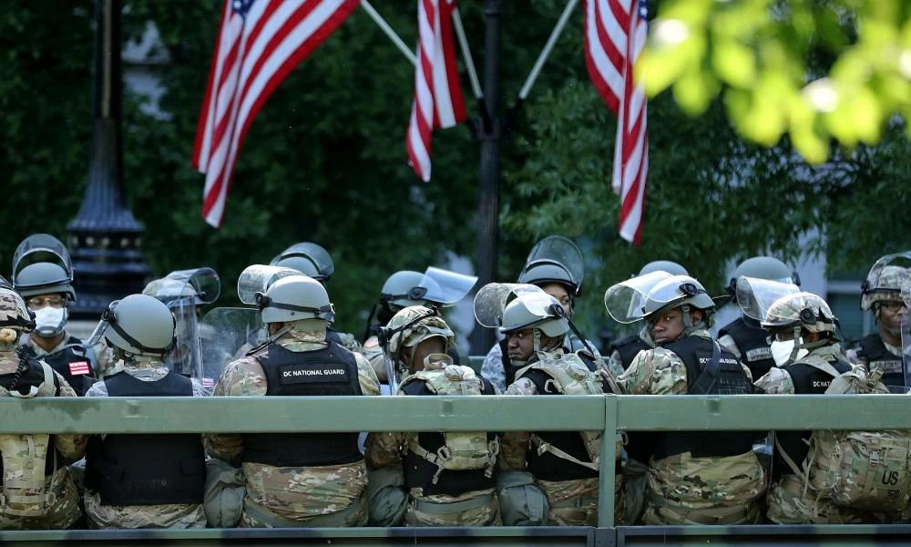 Ο Λευκός Οίκος σε "lockdown": Οχυρώνουν περίμετρο & αναπτύσσονται εθνοφύλακες